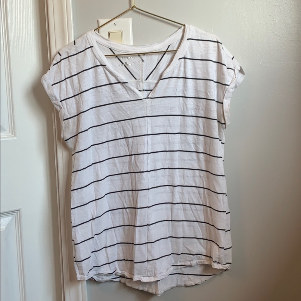 Half shoulder sleeve neckline slit T-shirt